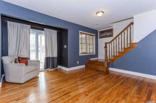 90 Primrose Dr, New Hyde Park NY  11040-2115 exterior