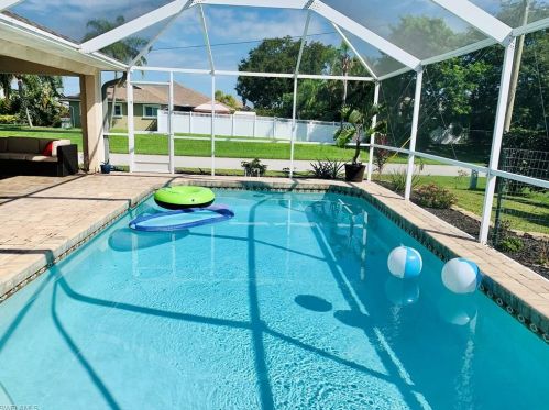 305 2nd Ave, Cape Coral, FL 33990-1094