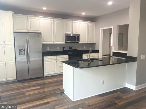 14705 Potomac Branch Dr, Woodbridge VA  22191-4023 exterior