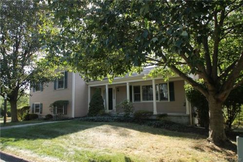 205 Pondway Ln, Bridgeport, CT 06611-5269