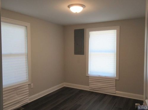 68 Hemlock St, Oakland NJ  07436-1829 exterior