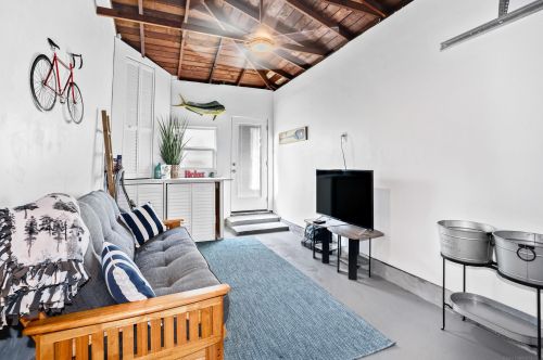 904 Beryl St, San Diego CA  92109-2034 exterior