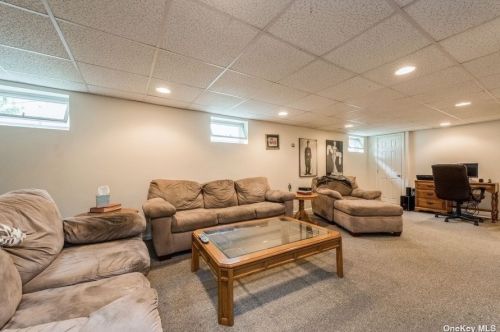 29 Croydon Dr, North Bellmore NY  11710-3054 exterior