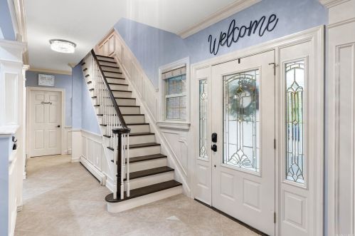 55 Chestnut St, Mount Sinai NY  11766-2326 exterior