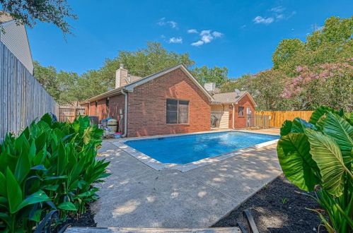 2003 Old Dixie Dr, Richmond TX 77406-6856 exterior