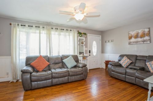 32 Aster Ave, Holtsville NY  11742-1703 exterior