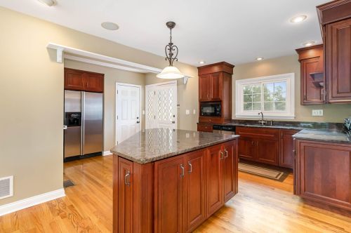 817 Rosewood Dr, Covington KY 41017-1385 exterior