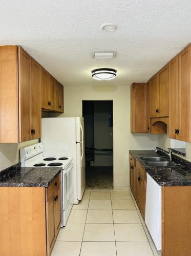 1410 8th St, West Palm Beach, FL 33401-3032