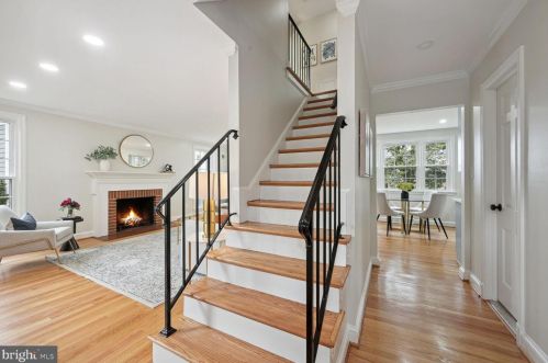5418 Hawthorne Pl, Washington, DC 20016-2667