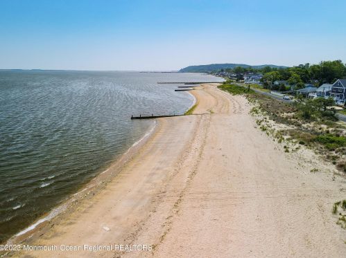 8 Benton Ave, Leonardo NJ  07737-1403 exterior