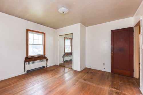 601 8th Ave, New Hyde Park NY  11040-5405 exterior