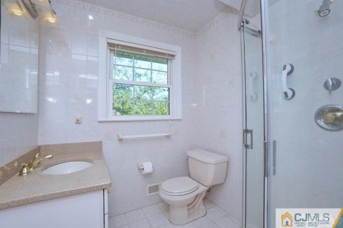 18 Hamilton Dr, East Brunswick NJ  08816-2709 exterior