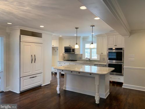 1 Vining Ln, Wilmington, DE 19807-3107