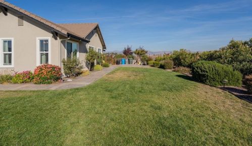 4025 Ashford Cir, Hollister CA  95023-8966 exterior