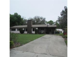 230 Lakeview St, Umatilla, FL 32784-9589
