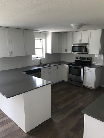 4771 Edgebrook Dr, Waterloo, IA 50701-9213