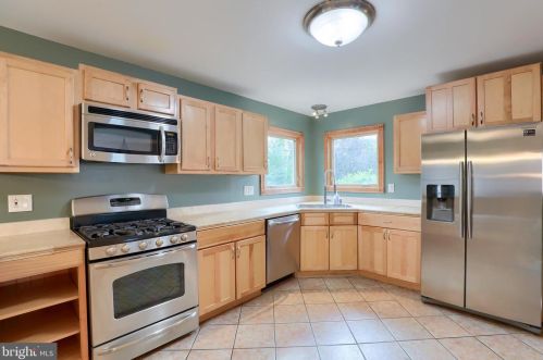 194 Jonathan Way, Red Lion PA  17356-9044 exterior