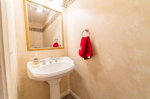 13 Betty St, Lincoln RI  02865-2203 exterior