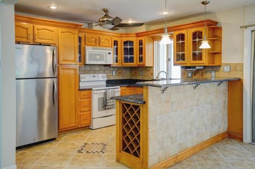 15 Ridgeway, White Plains NY  10605-3706 exterior