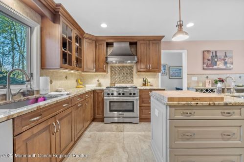 99 Leonard Ave, Leonardo NJ  07737-1538 exterior