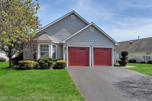 7 Pine Hollow Ln, Lakewood, NJ 08701-5714