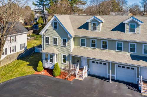 267 Plimpton St, Walpole, MA 02081-3712