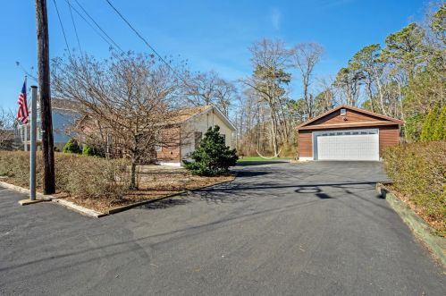 124 Woodland Dr, Bricktown NJ  08723-7433 exterior