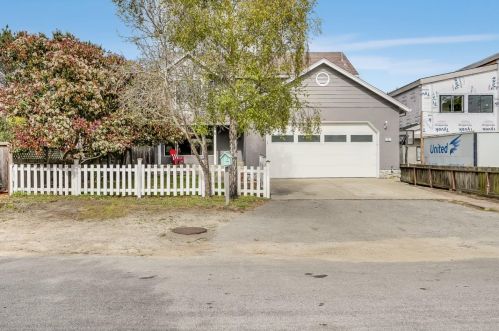 35 Valencia St, Princeton By The Sea, CA 94019-1324