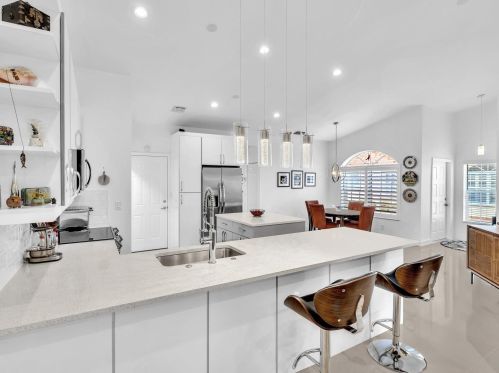 6090 Lake Hibiscus Dr, Delray Beach FL  33484-4617 exterior