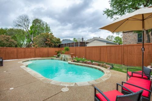 1808 Newton Dr, Lewisville TX  75028-7318 exterior