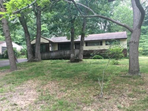 1304 Mcarthur St, Lakewood, NJ 08701-6035