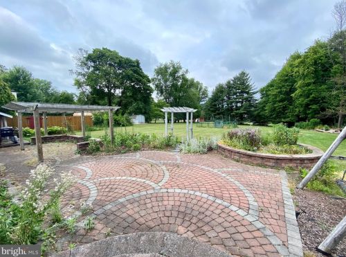 844 Maple Dr, Southampton PA 18966-4208 exterior