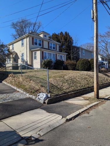 16 Hillside Ave, Stamford, CT 06902-2203