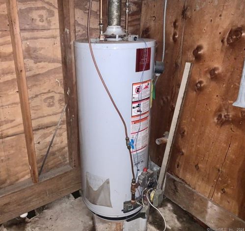 107 Brown Ave, Norwich CT  06351-1927 exterior