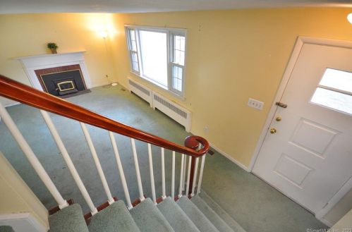 11 Hiram Ln, Bloomfield CT  06002-1224 exterior