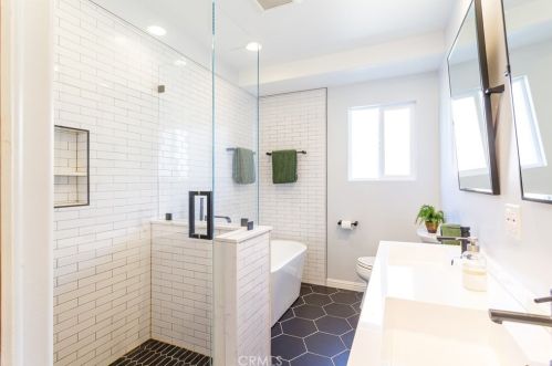 755 Junipero Ave, Long Beach CA  90804-4609 exterior