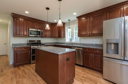 5 Mooers Rd, Raymond, NH 03077-1530