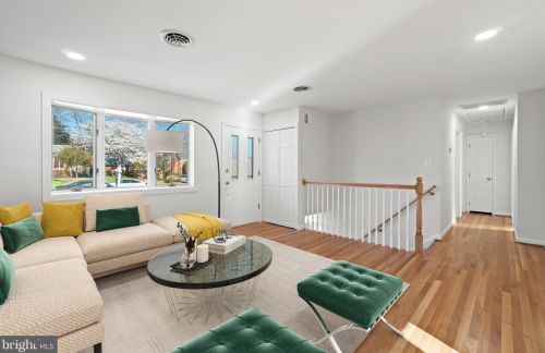 1913 Halifax Rd, Woodbridge, VA 22191-2406