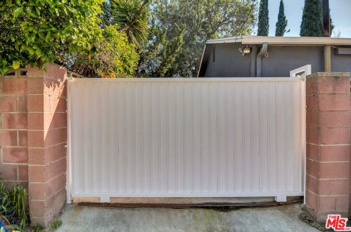 15027 Hartland St, Van Nuys CA  91405-3714 exterior
