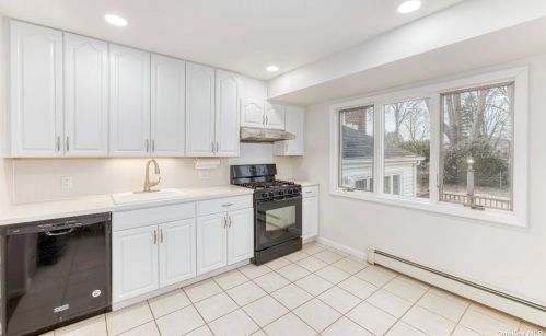 4 Flint Ln, Muttontown NY  11753-2611 exterior