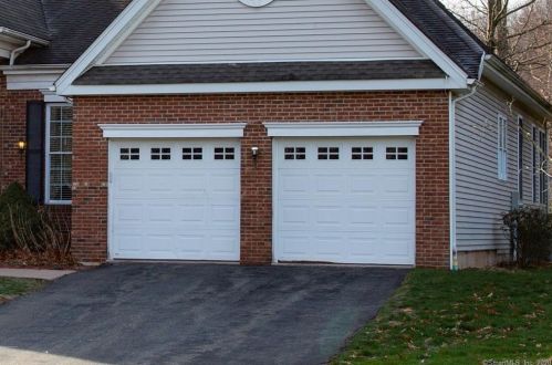 6 Deerfield Rd, Bloomfield, CT 06002-5017