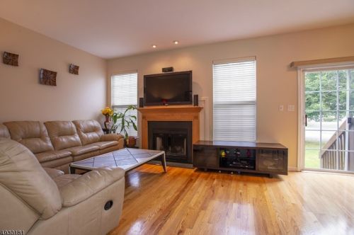 180 Crown Point Rd, Parsippany NJ  07054-3484 exterior