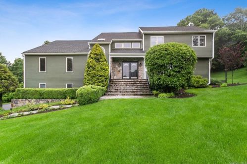 88 Tommy Ct, Mahopac, NY 10541-1054