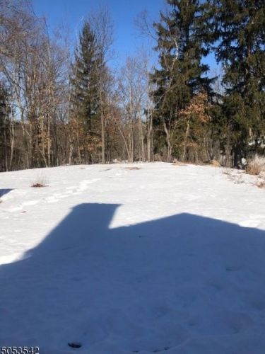 670 Macopin Rd, West Milford Lakes, NJ 07480-3900