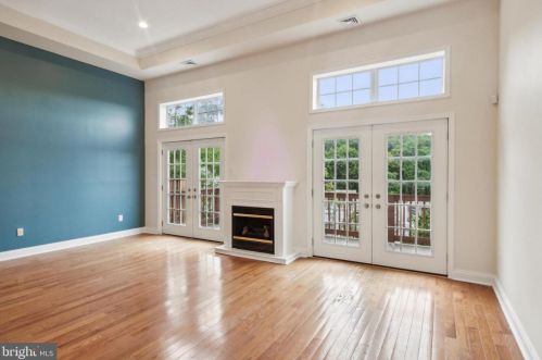 235 Gay St, Philadelphia, PA 19128-4813