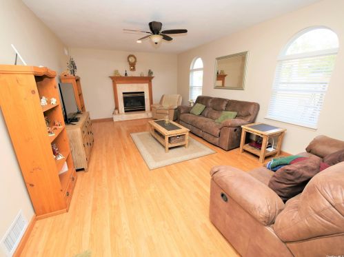 5 Minto Ct, South Setauket NY  11720-2884 exterior