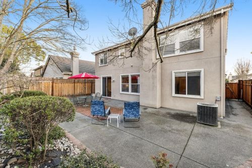 1409 Birdie Dr, Windsor CA  95492-8717 exterior