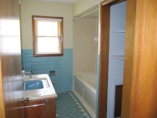 2420 43rd St, Omaha NE  68105-2806 exterior