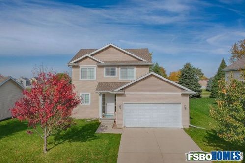 285 Olson Dr, Waukee IA  50263-8260 exterior