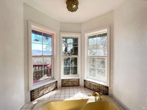 7820 Lakeside Dr, Ukiah CA  95482-9425 exterior